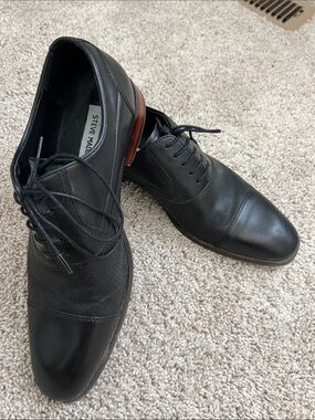 Steve Madden Black Leather Cap-Toe Derby Shoes with Brown Heel Accent